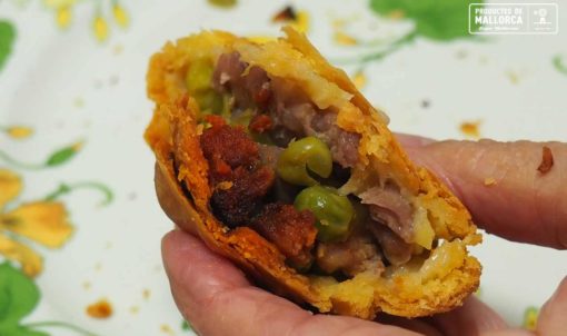 How to make Mallorcan empanadas