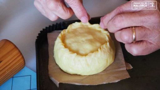 How to make Mallorcan empanadas