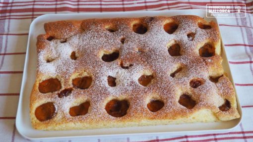 Apricot cake